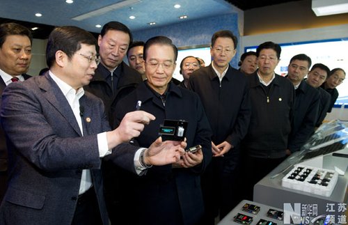 温家宝总理考察江苏企业 鼓励银行支持实体经